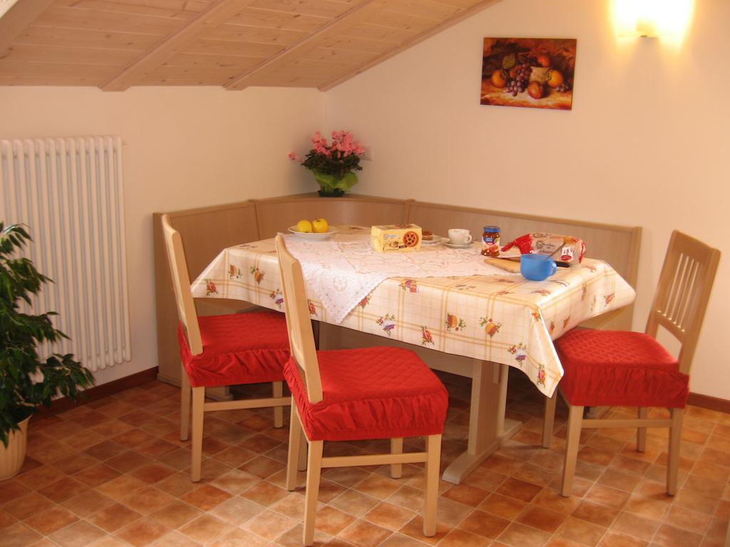 Casa Rondine Apartment Молвена Стая снимка
